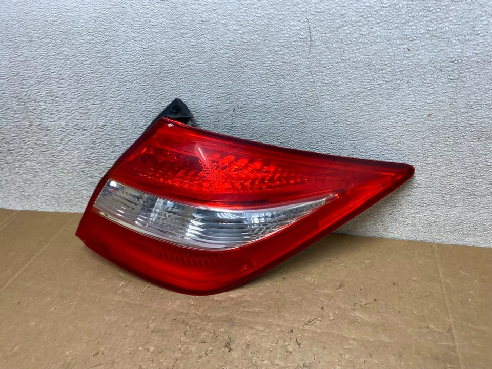 Luz trasera lateral del pasajero derecho Honda Accord Crosstour 2010-2012 OEM V5575 DW Foto 2 de 4