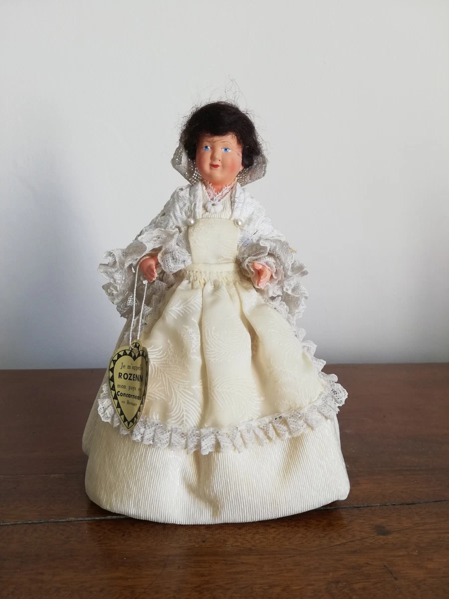 Poupée folklorique régionale Poitou Saintonge Royan étiquette celluloïd doll vintage - France