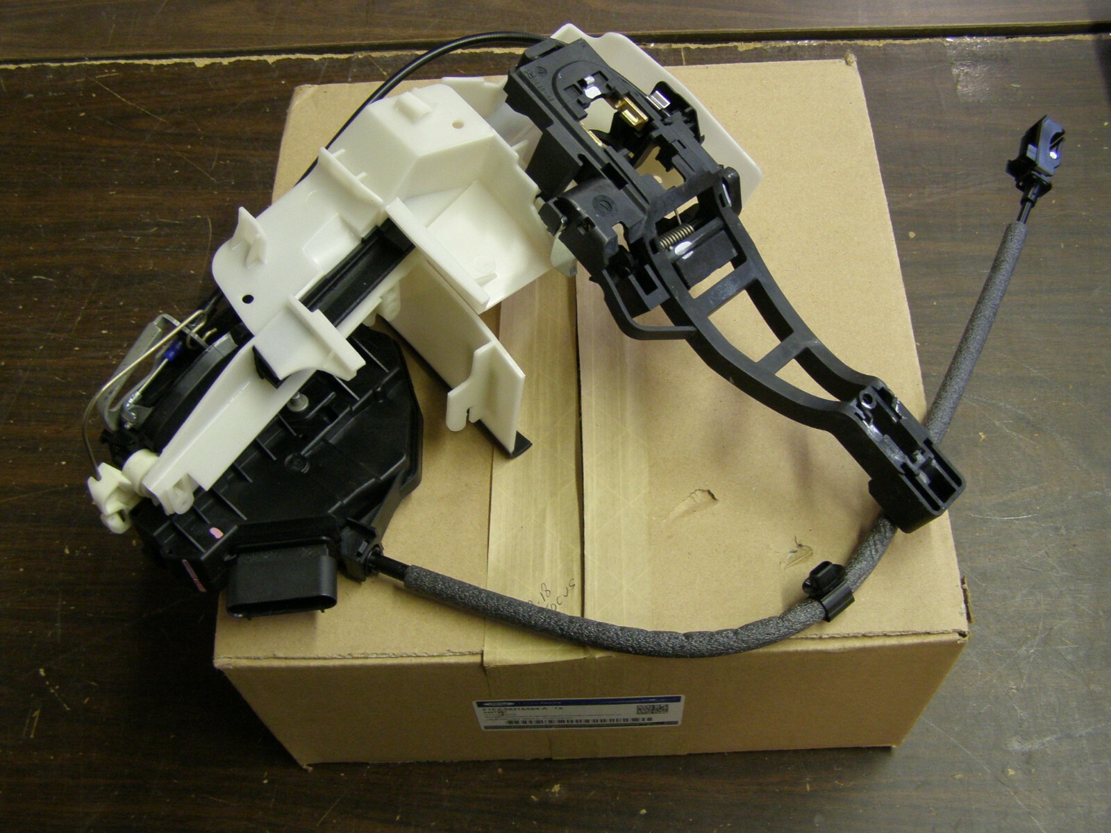 NOS OEM Ford 2012 2018 Focus RH Front Door Latch 2013 2014 2015 2016