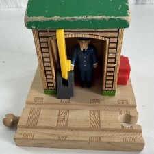 Thomas  Friends Train Wooden Railway Conductor Shed 5 - 2001 Gullane Gate