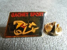 RARE PINS PIN'S - GACHET SPORT - BASKET - JOUEUR - SPORT - CLUB - VILLE