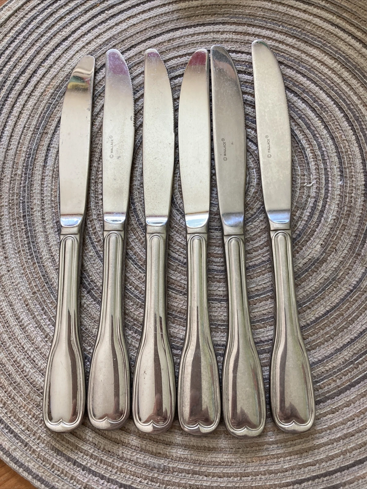6- Wallace WAS101 Glossy 18/10 Stainless Serrated 8 1/2” Dinner Knives