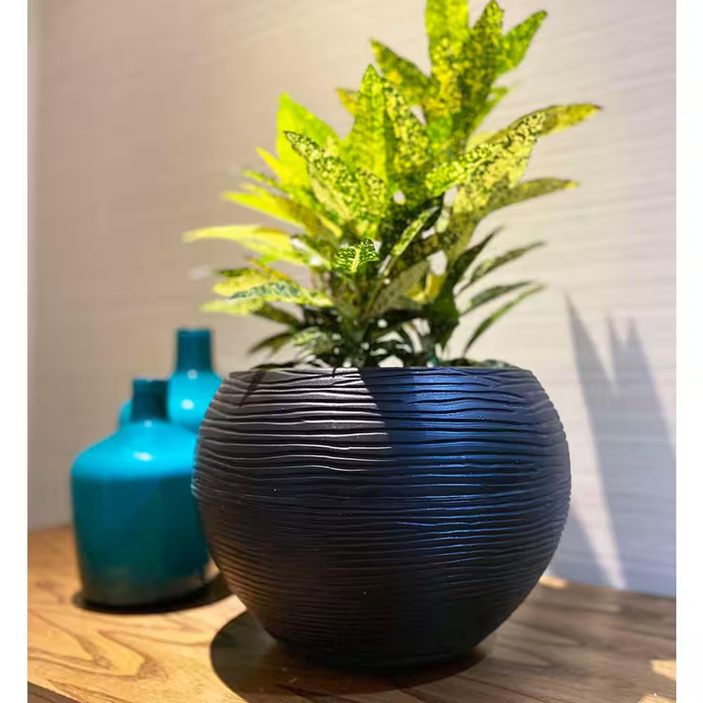 Florence Medium Black Plastic Resin Indoor and Outdoor Planter Bowl