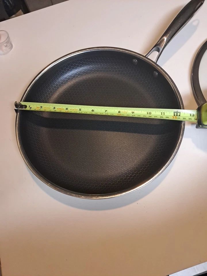 HexClad Hybrid Nonstick 12-Inch Fry Pan with Tempered Glass Lid Stay-Cool Handle - Image 4 of 4