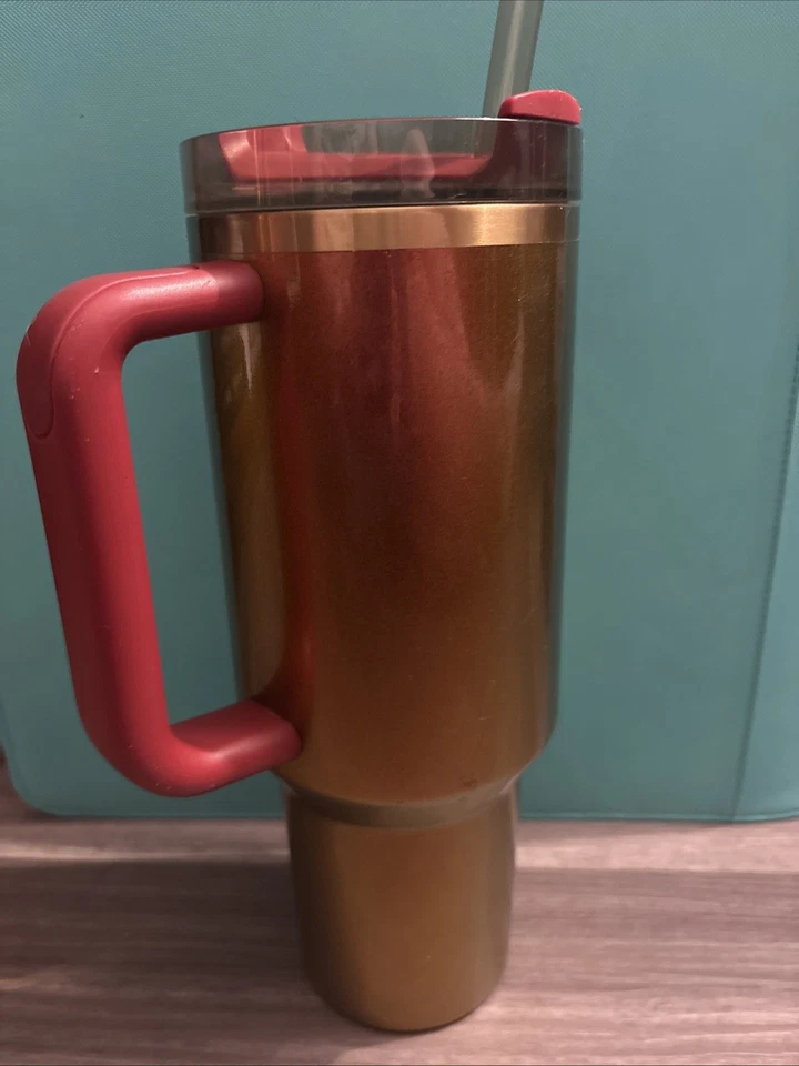 Vaso apagador Stanley x Lainey Wilson Country Gold H2.0 40 OZ - Usado Foto 3 de 4