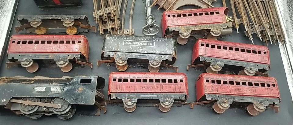 Locomotora Marx Commodore Vanderbilt calibre O, carro central de Nueva York, vías Foto 2 de 4