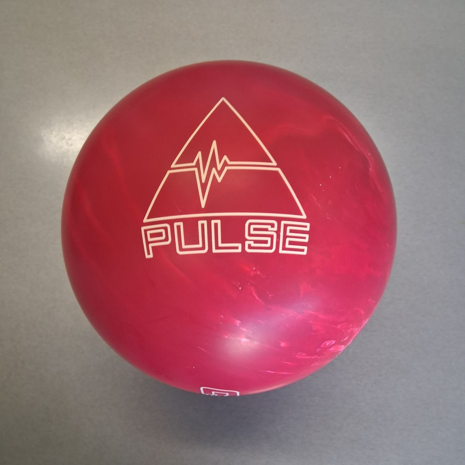 Columbia 300 Pulse Solid  BOWLING ball 14 lb new in box   #0