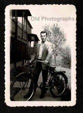 HANDSOME MANJACKET SLICK HAIR BIKE SIDEWALK OLD/VINTAGE PHOTO- E975