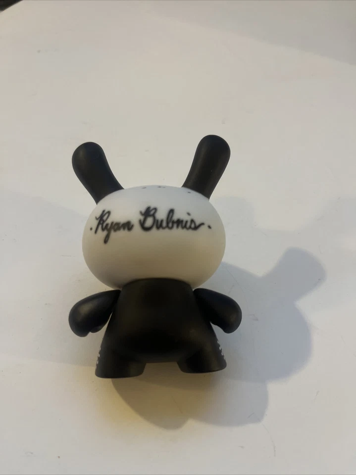 Figura Vinilo Kidrobot Dunny Serie 2 Tonos 2010 - Muerte y Renacimiento Por Ryan Bubnis Foto 2 de 4