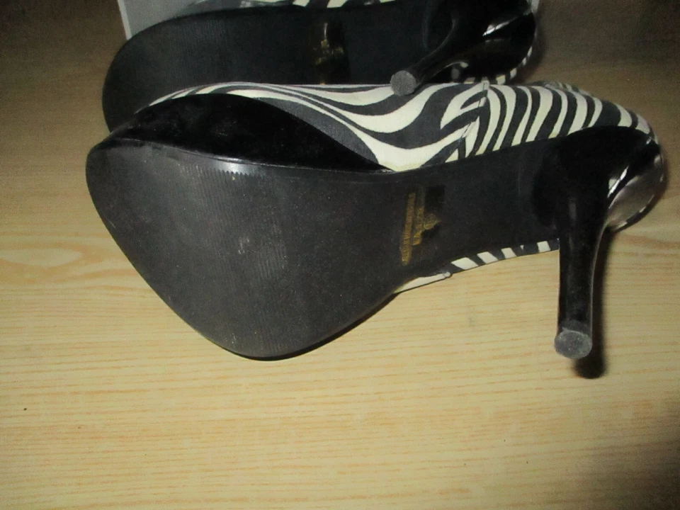 Fahrenheit - Landi-13 - Zapatos de tacón alto a rayas cebra - Talla 7 1/2 en caja Foto 4 de 4