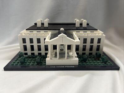 LEGO- ARCHITECTURE- THE WHITE HOUSE- 21006- NEAR COMPLETE No Manual