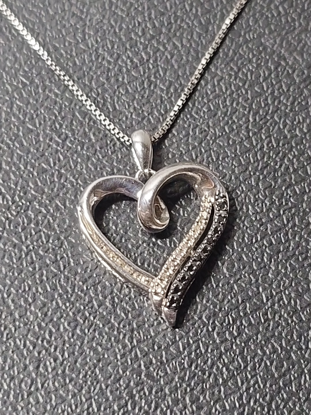  Sterling Silver Natural White & Black Diamond Heart Pendant Necklace.18ctw