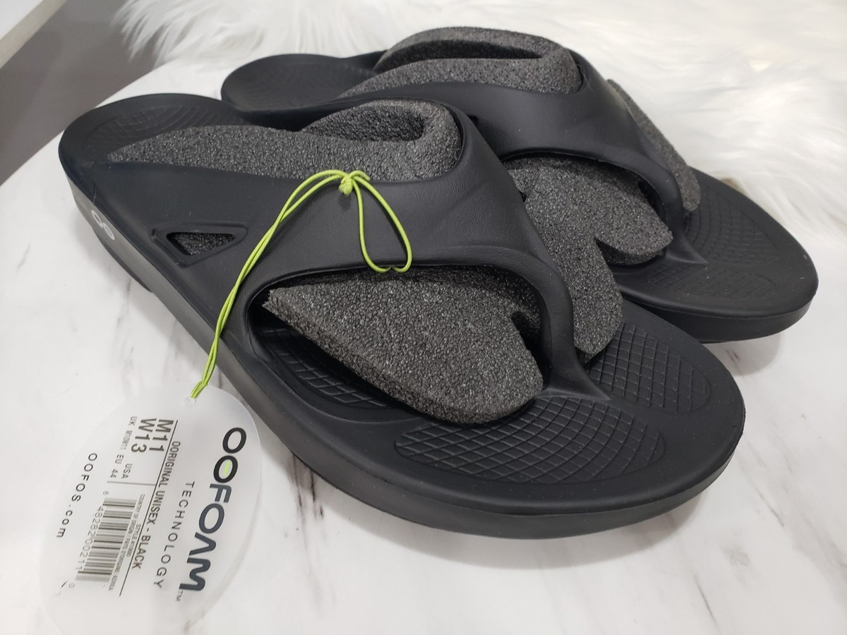NEW SIZE MEN 11 OOFOS OOriginal Black Sandals SOLID BLACK  display picture 1