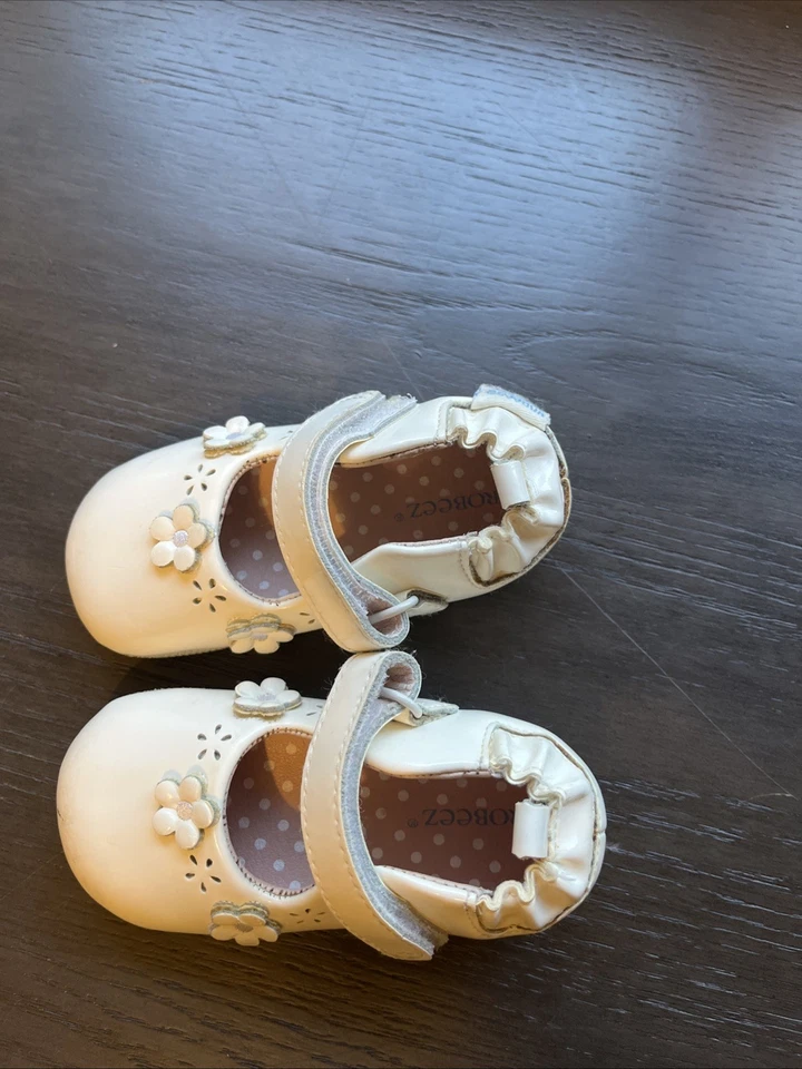 Robeez Girls Ms. Charol blanco liso Mary Jane’s talla 4 10-12 meses Foto 4 de 4