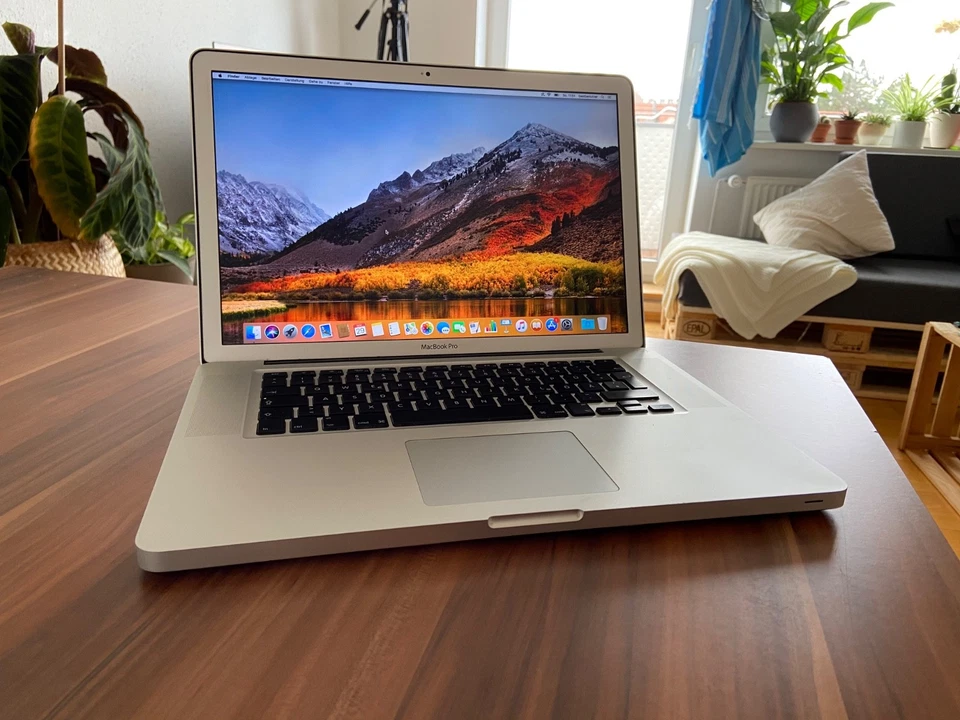 Apple MacBook Pro 15" 2011 · i7 · 4GB · 500GB, Foto 1 von 5