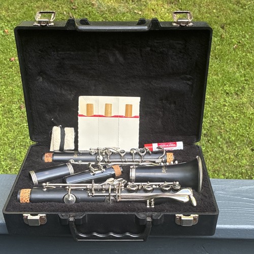 Selmer 1400 B-Flat Clarinet Plus Accessories School Sale or send me an offer