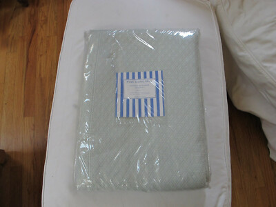 Pine Cone Hill ''Diamond'' Matelasse Queen Coverlet. NWT. Ice Color.Excellent.