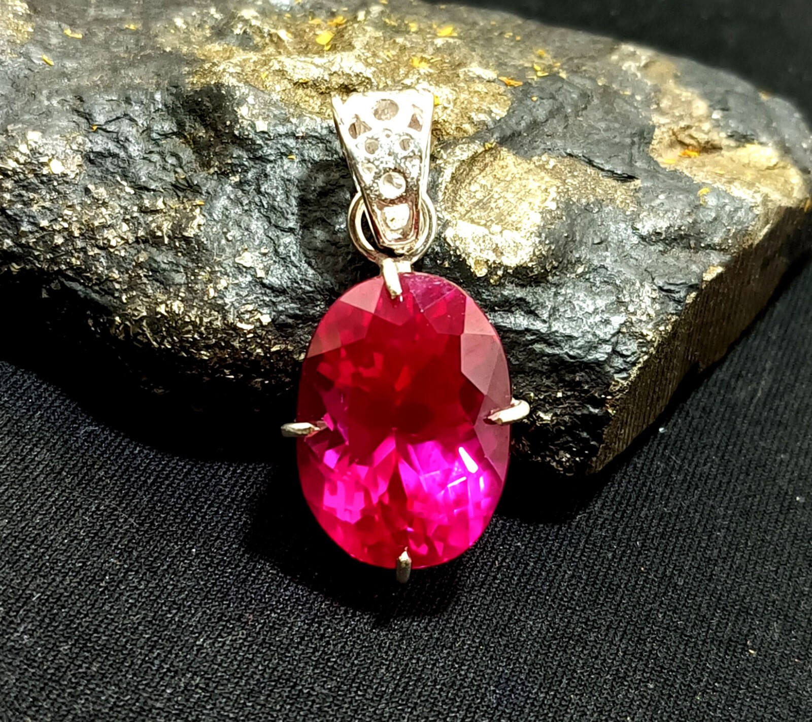 37.85 Ct Certified Pink Sapphire Loose Gemstone in 925 Solid Silver Pendant
