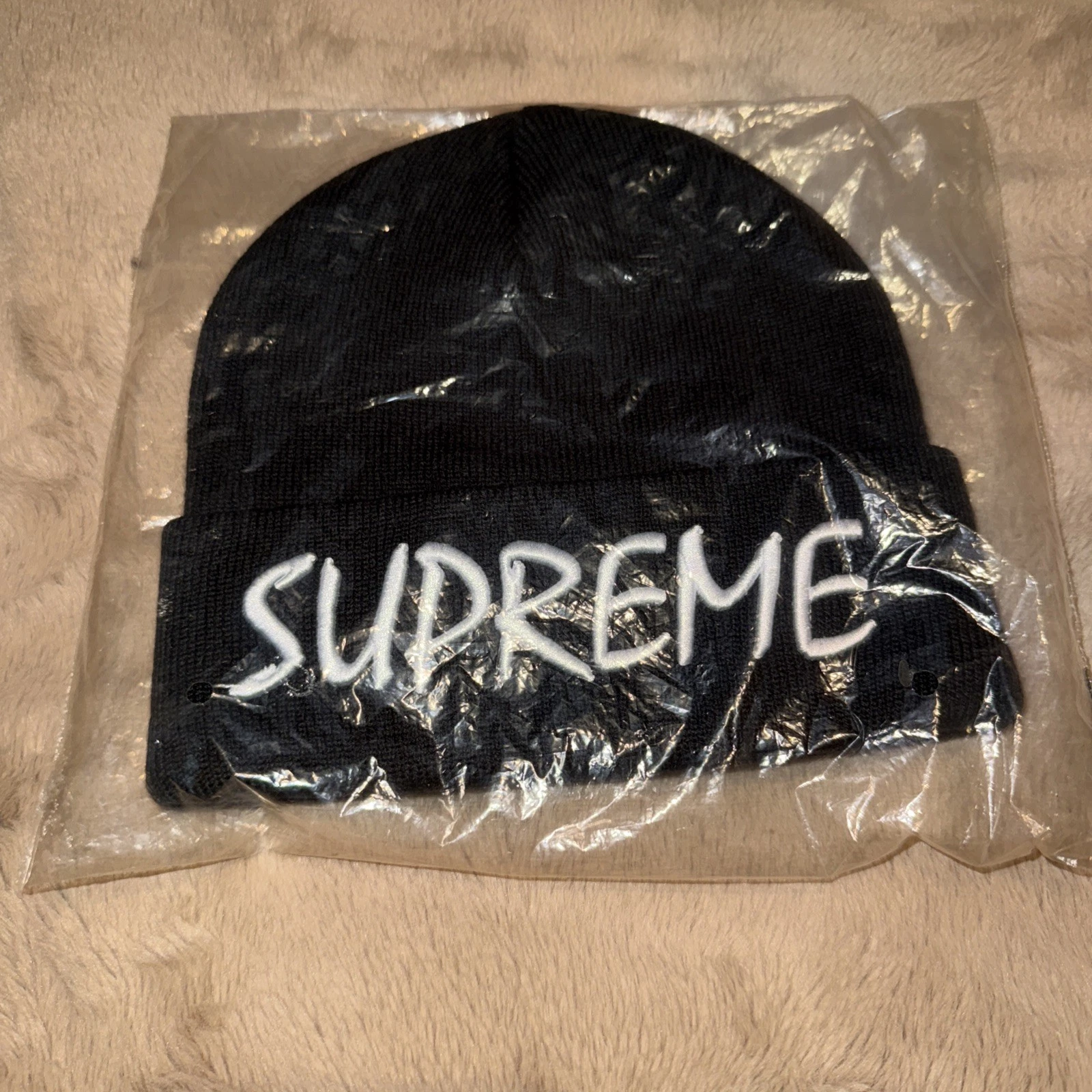 Bonnet FTP Supreme NOIR NEUF