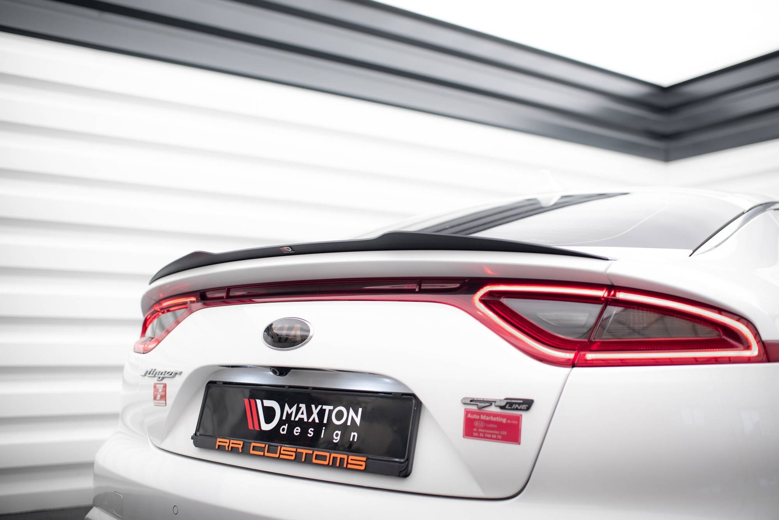 Becquet extension Kia Stinger GT-Line Mk1 noir brillant pour vos sorties sur circuit et rasso