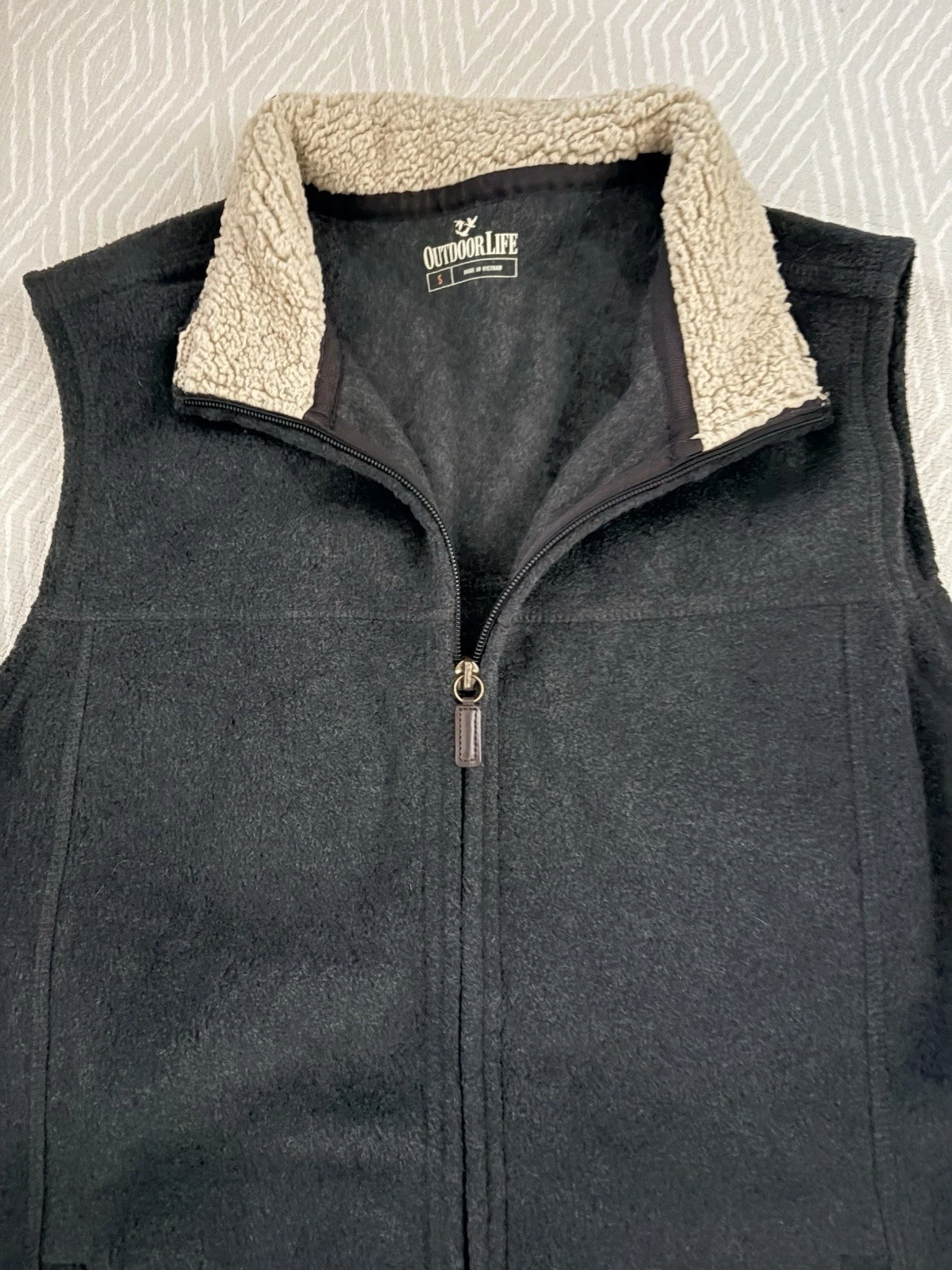 Men’s Outdoor Life Fleece Vest Sherpa Lined Collar Size Small NEW