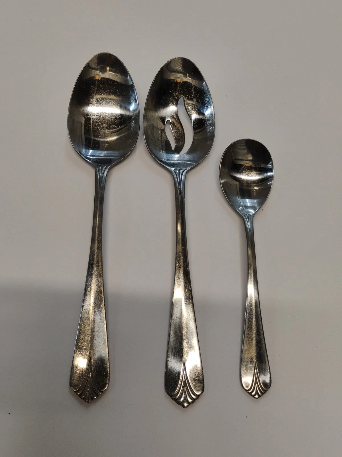 Cambridge Karla Krysten 3 Spoons Slotted Serving Round