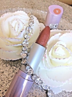 DEBORAH MILANO Lipstick 21 Soft Brown Hideaway Sable Of Wrinkles