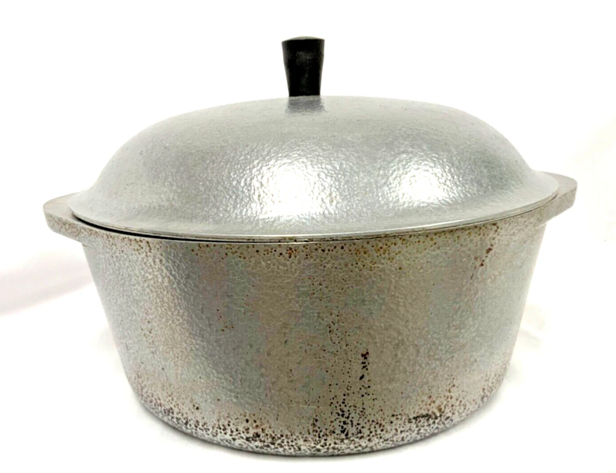 Vintage Club Cast Aluminum 4 1 2 Quart Dutch Oven Stock Pot w Lid 40 50 s