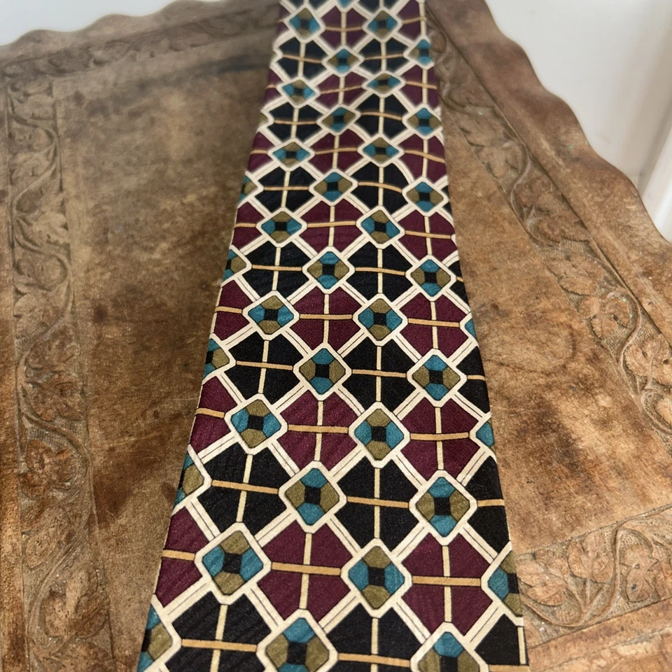 Corbata geométrica Karl Lagerfeld para hombre 100 % seda hecha en EE. UU. Foto 4 de 4