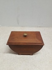 VTG Small wooden trinket box with lid. RARE
