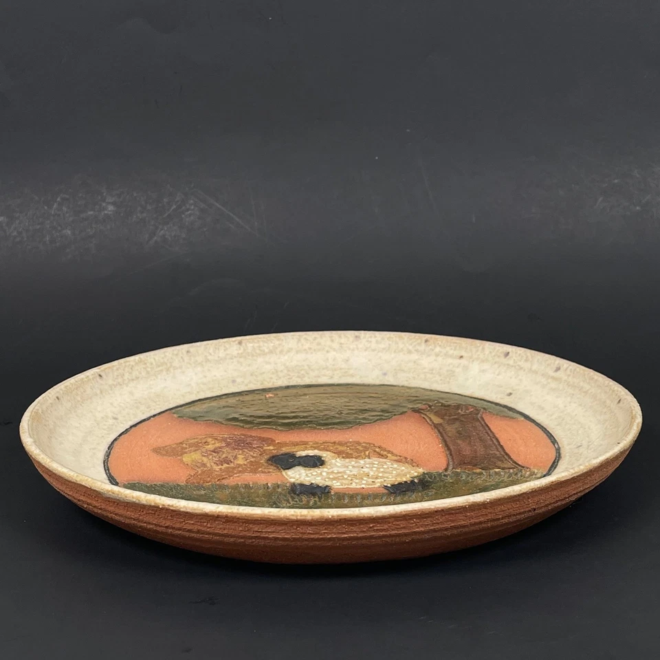 Plato de cerámica de arte popular vintage cordero león firmado 1992 granja rústica Foto 3 de 4