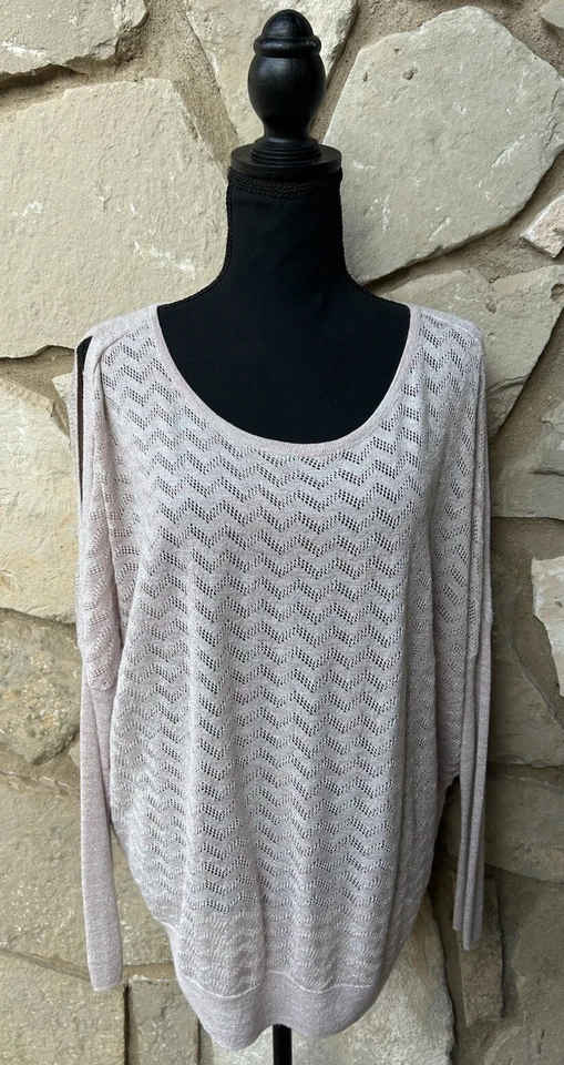 Suéter Ruff Hewn Valentines médio rosa ombro frio metálico acento caimento solto - Imagem 2 de 4