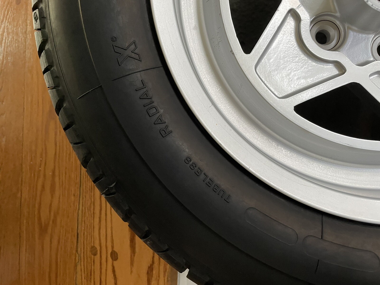 Ferrari 308 GTSi Wheel and Tire Combo 117000 TRX Metric Tire