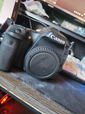 Canon EOS 70D 20.2 MP SLR-Digitalkamera - Schwarz (Kit m/ EF-S 18-55mm f/3.5-5.6