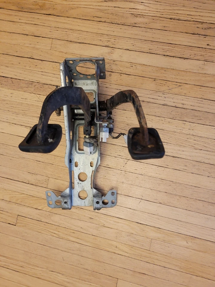 MONTAJE PEDAL EMBRAGUE GEO TRACKER SUZUKI SIDEKICK 1989-1991 EJE CORTO Foto 4 de 4