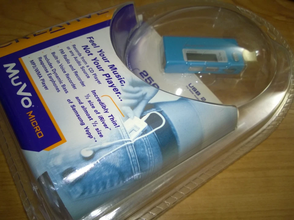 Creative MuVo Micro N200 256 MB MP3 Player Light Blue - Image 3 of 4