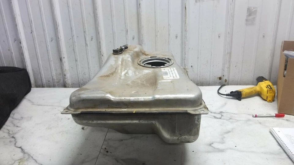 21 BRP Can Am Spyder Roadster RT Limited 1330 Gas Fuel Petrol Tank Foto 4 de 4