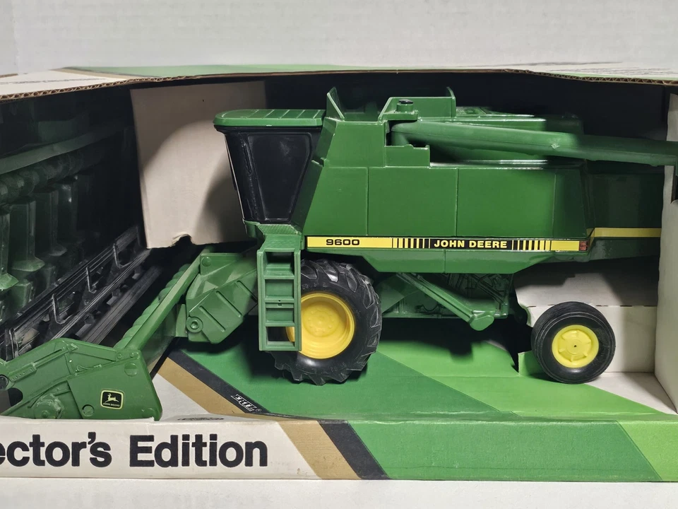 VTG 1989 John Deere 9600 Combine 1:28 Scale Collector's Edition - New - Image 2 of 4