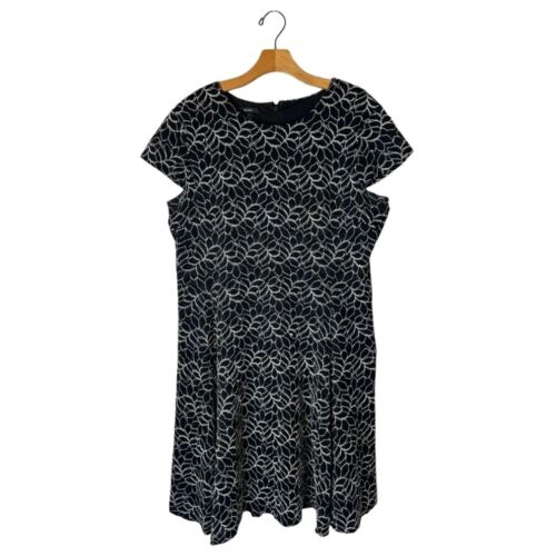 Alfani Dress Women 18 Black White Embroidered Short Sleeve Fit And Flare Career
