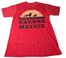 Disney Brand The Lion King Movie Scene "Hakuna Matata" Red T-Shirt. Size Small