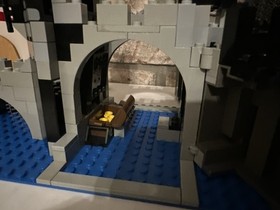 LEGO Castle: 6075 Wolfpack Tower Complete with minifigures & Instructions