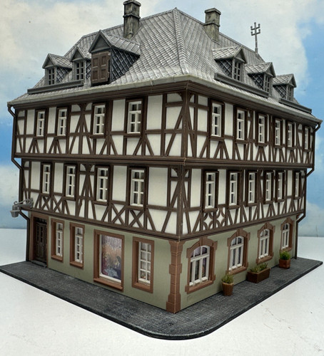 Kibri 8904 / Casa de esquina con entramado de madera Miltenberg / limpia y muy bien envejecida | Zustand: Gebraucht