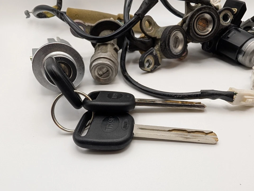 93-96LEXUS JZZ31L SC400SC300 CONJUNTO DE CHAVES DE TRAVA DE PORTA PORTA PORTA PORTA PORTA PORTA PORTA PORTA-MALAS DE IGNIÇÃO FABRICANTE DE EQUIPAMENTO ORIGINAL *3 CHAVES* - Imagem 2 de 4