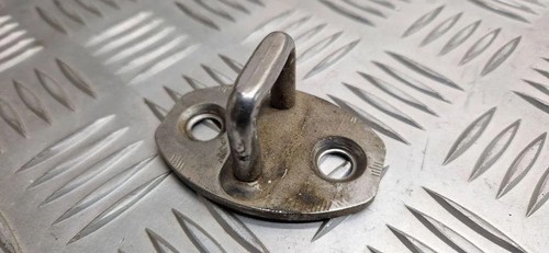 VW PASSAT B7 ALLTRACK 365 Verriegelungshaken der hinteren Abdeckung 31104339