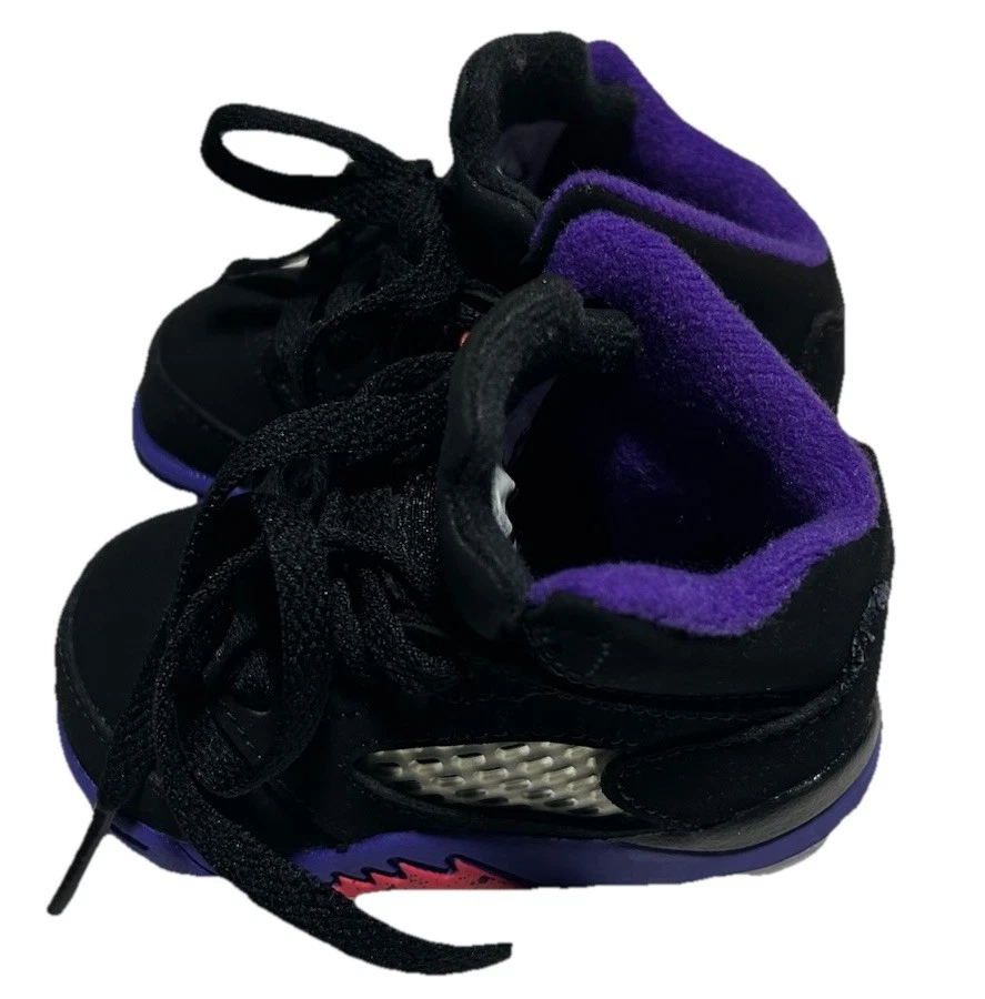 Zapatos Baby Jordan 5 Retro GT Talla 3C Negro Púrpura Corbata de Encaje Excelente Estado Foto 3 de 4