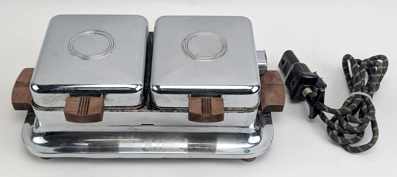 Vintage Universal Landers Frary & Clark Chrome Twin Waffle Maker Iron E8204