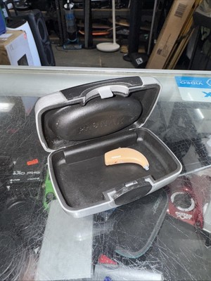 Phonak Savia Art 211 dSZ Hearing Aid - With Storage Cases