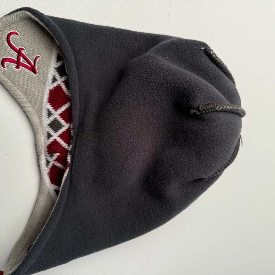 University of Alabama Crimson Tide fleece lined ear flap hat with pompom Foto 4 de 4