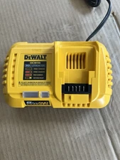 NEW DEWALT DCB118 20V/60V Volt MAX Lithium-Ion FLEXVOLT Fan-Cooled Fast Charger