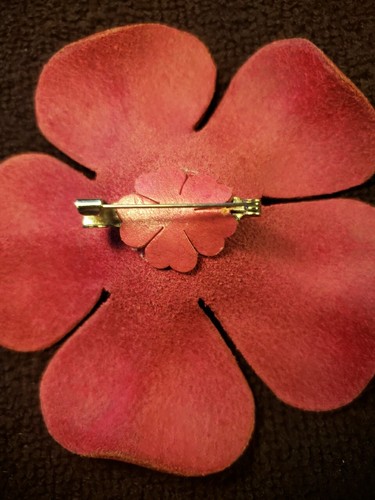 Flower Brooch Statement Red Leather W/ Pink Center Pre-owned 3 1/2" D - Picture 8 of 9
